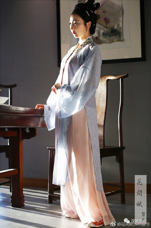 17日汉服成品市场观察 传统元素与现代设计的融合趋势